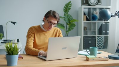 Vijf AI-tools die elke werkende man zou moeten kennen